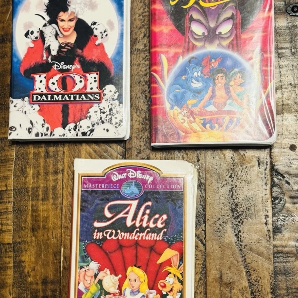 Disney VHS Collection: 101 Dalmatians, Aladdin, Alice in Wonderland